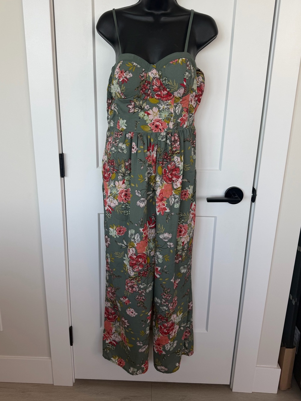 B-O-G collection sz Large -Floral Bustier flowy floral Jumpsuit in sage green